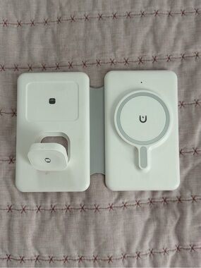 White MagSafe Charging Dock